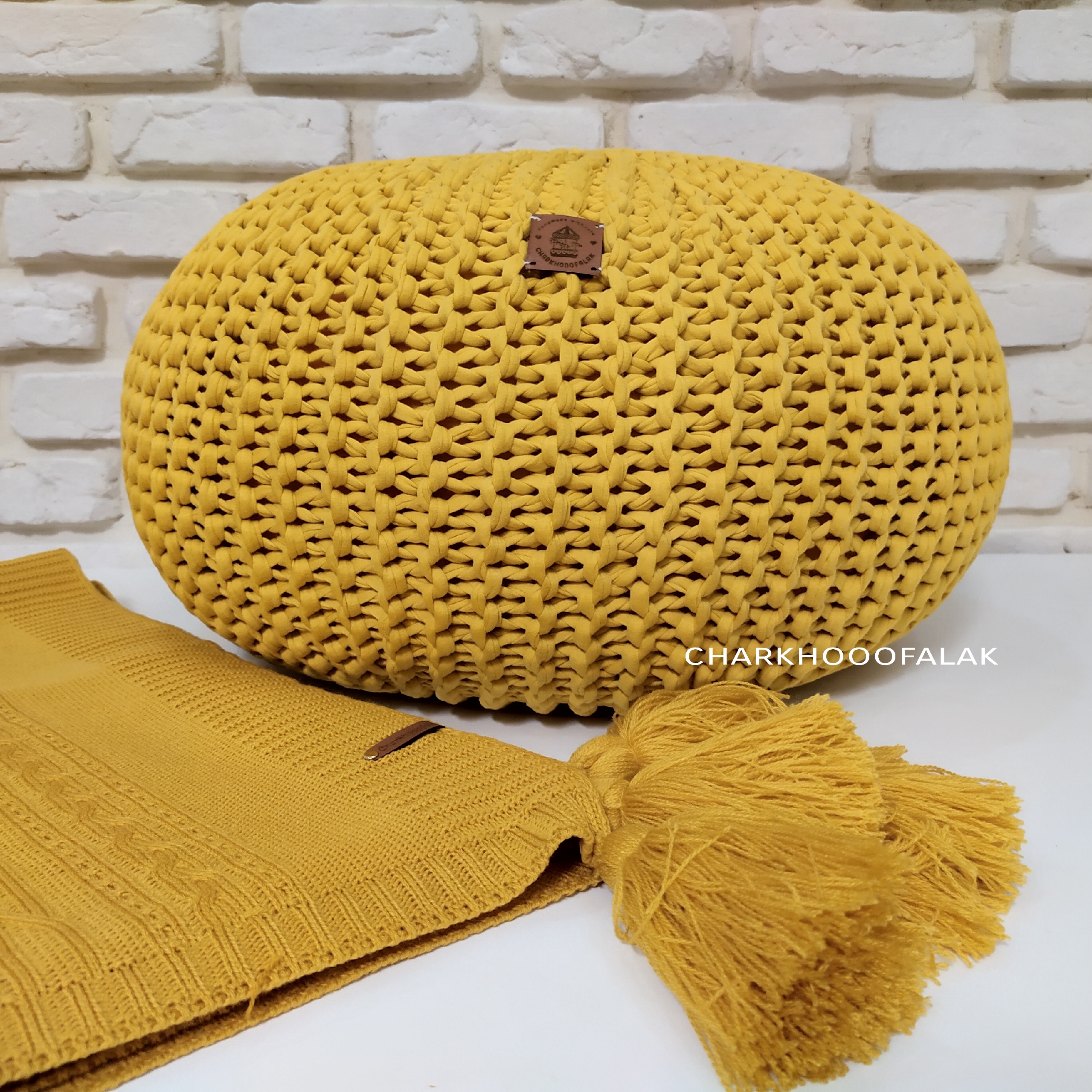 پاف تریکوی دستبافت خوابیده رنگ زرد خردلی