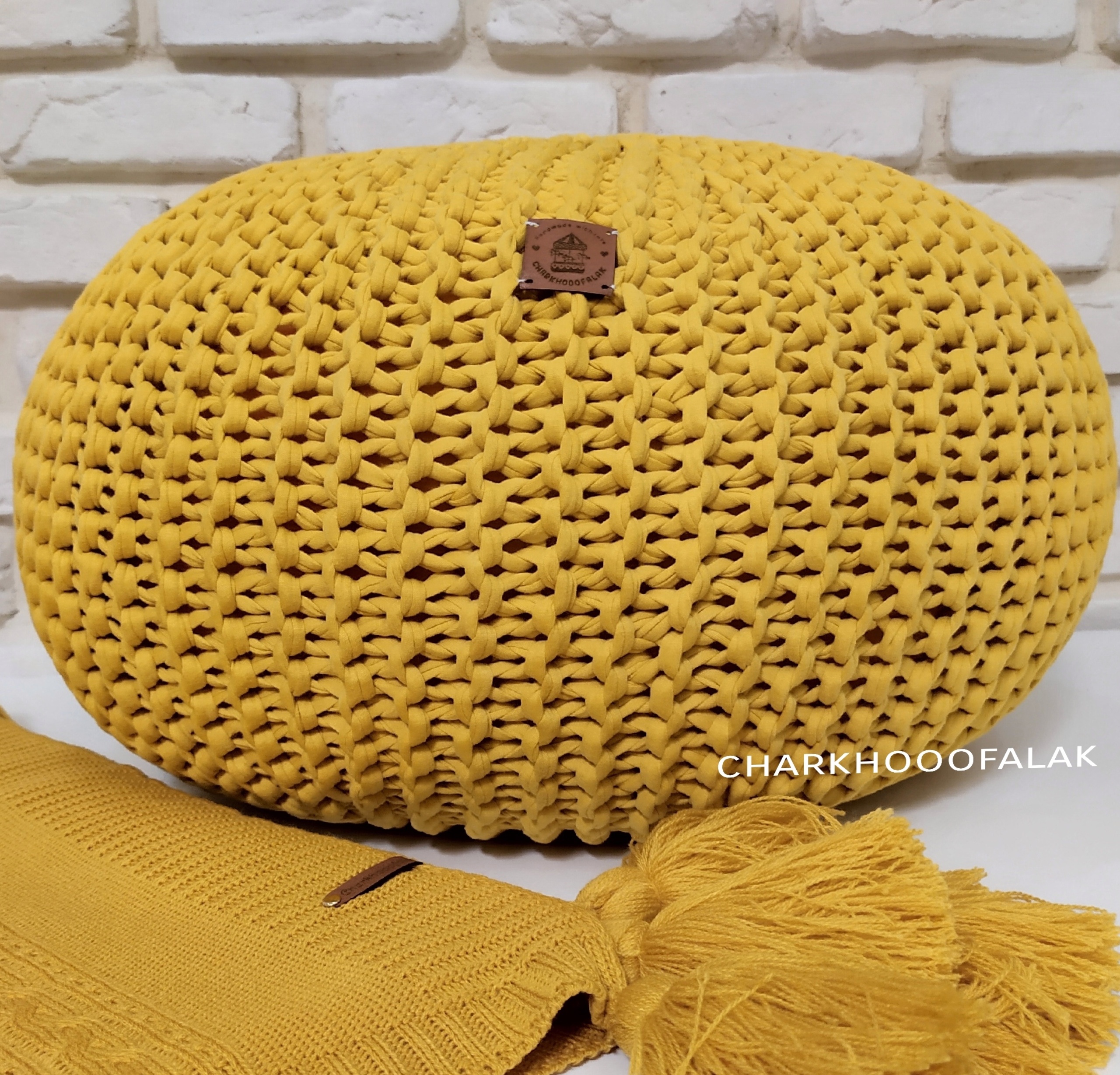 پاف تریکوی دستبافت خوابیده رنگ زرد خردلی